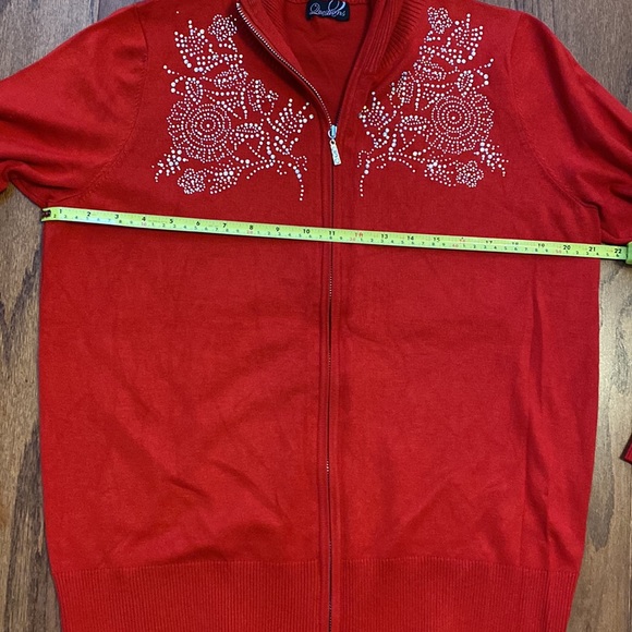 Questions red zipped up sweater cardigan. Size L - Picture 10 of 11